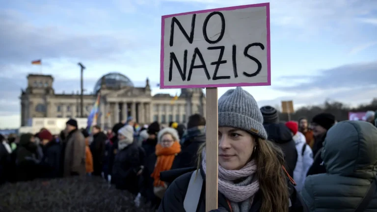 MULTITUDINARIAS PROTESTAS EN ALEMANIA CONTRA LA EXTREMA DERECHA