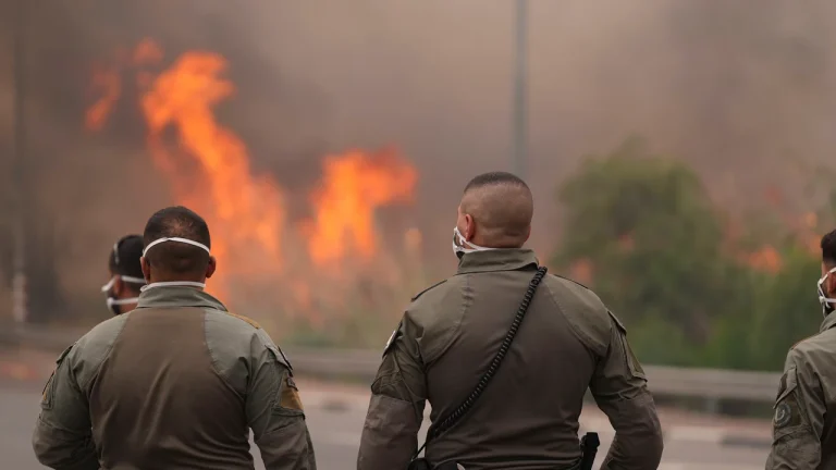 ISRAEL BAJO LAS LLAMAS