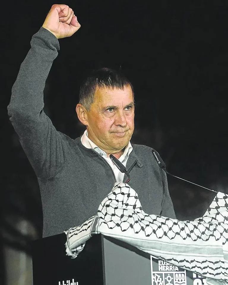 APRENDER DEL PUEBLO VASCO A LLENAR LAS CALLES  CONTRA EL FASCISMO