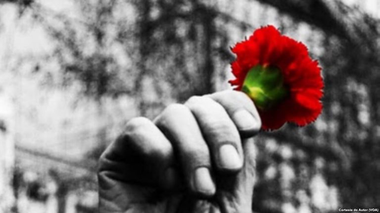 LA IDEOLOGÍA ES COMBUSTIBLE Y MOTOR