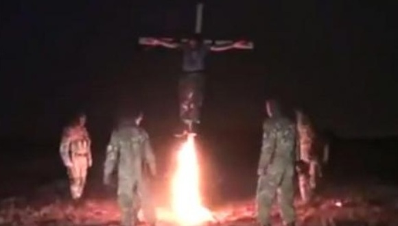 Extremistas ucranianos crucifican y queman vivo a manifestante proruso